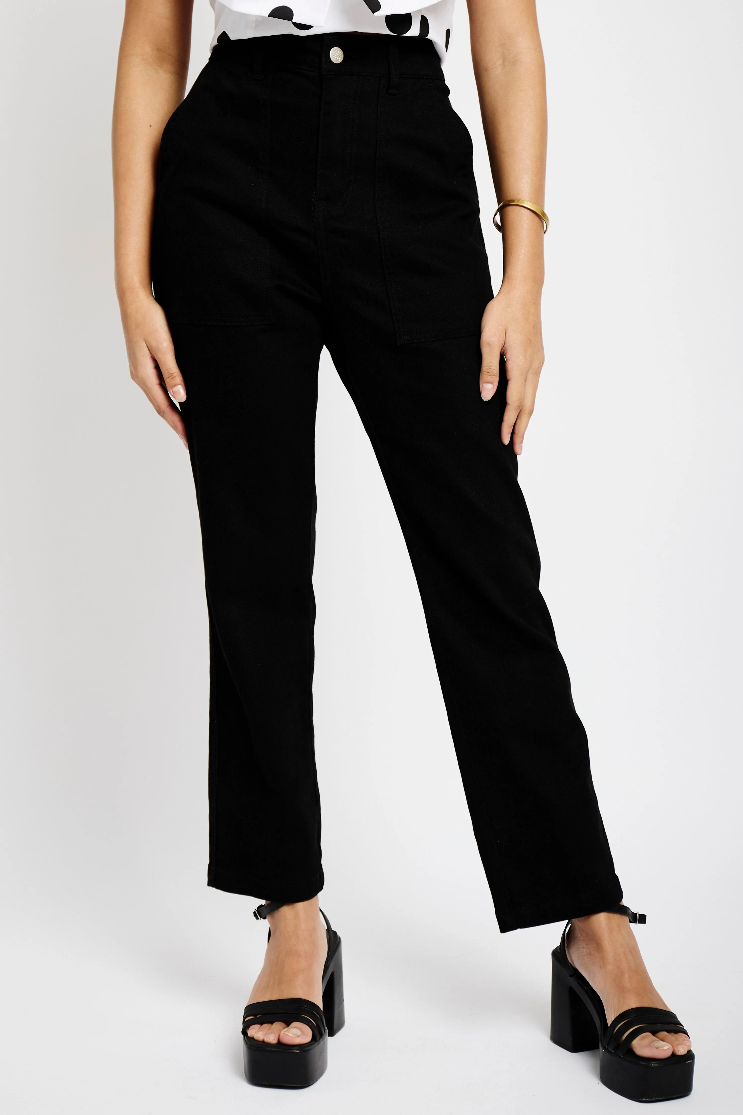 Carrot Leg Stretch Jeans in Black