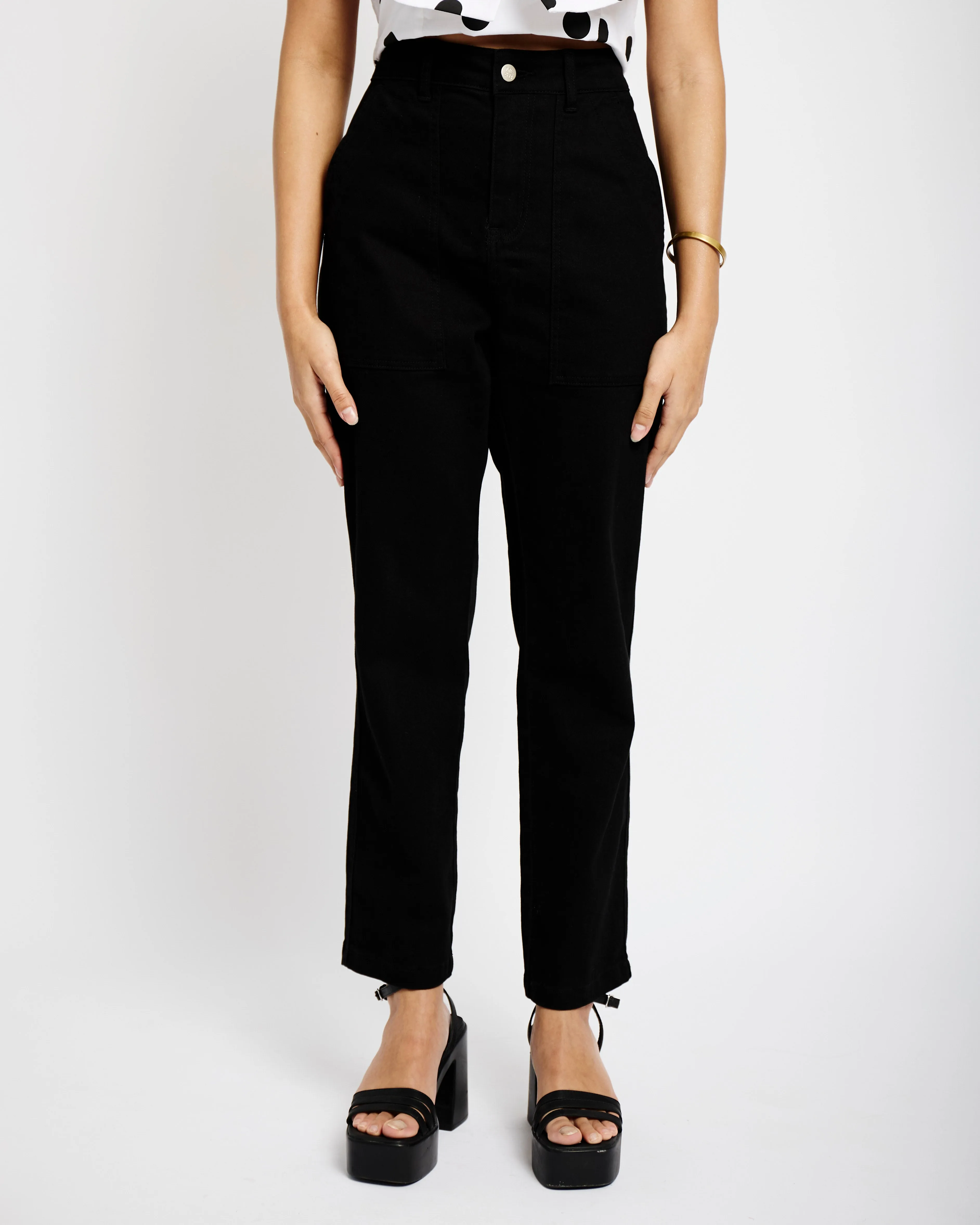 Carrot Leg Stretch Jeans in Black